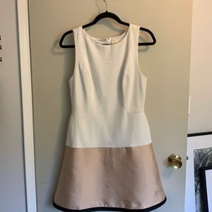 Beautiful Size 8 white and gold dress, in great condition! Just worn twice